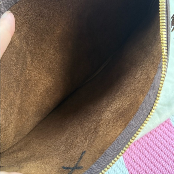 Brown Clutch with Wristlet Elegant Design - Picture 6 of 9